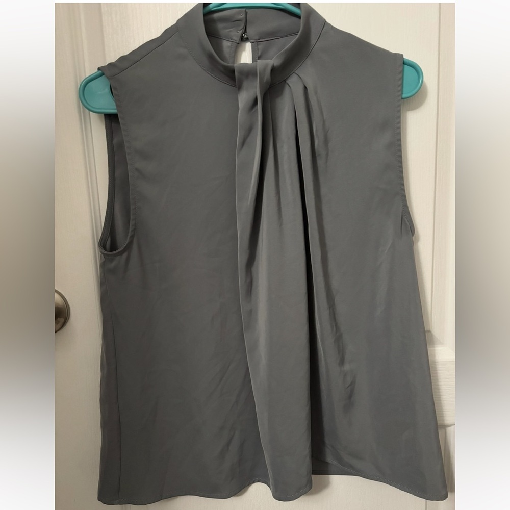 MOTF elegant twist neckline sleeveless blouse..
